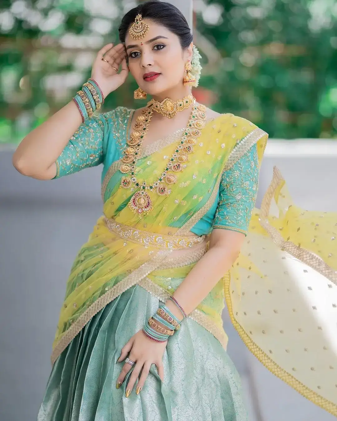 INDIAN TV ACTRESS SREEMUKHI IN GREEN LEHENGA CHOLI YELLOW VONI 2